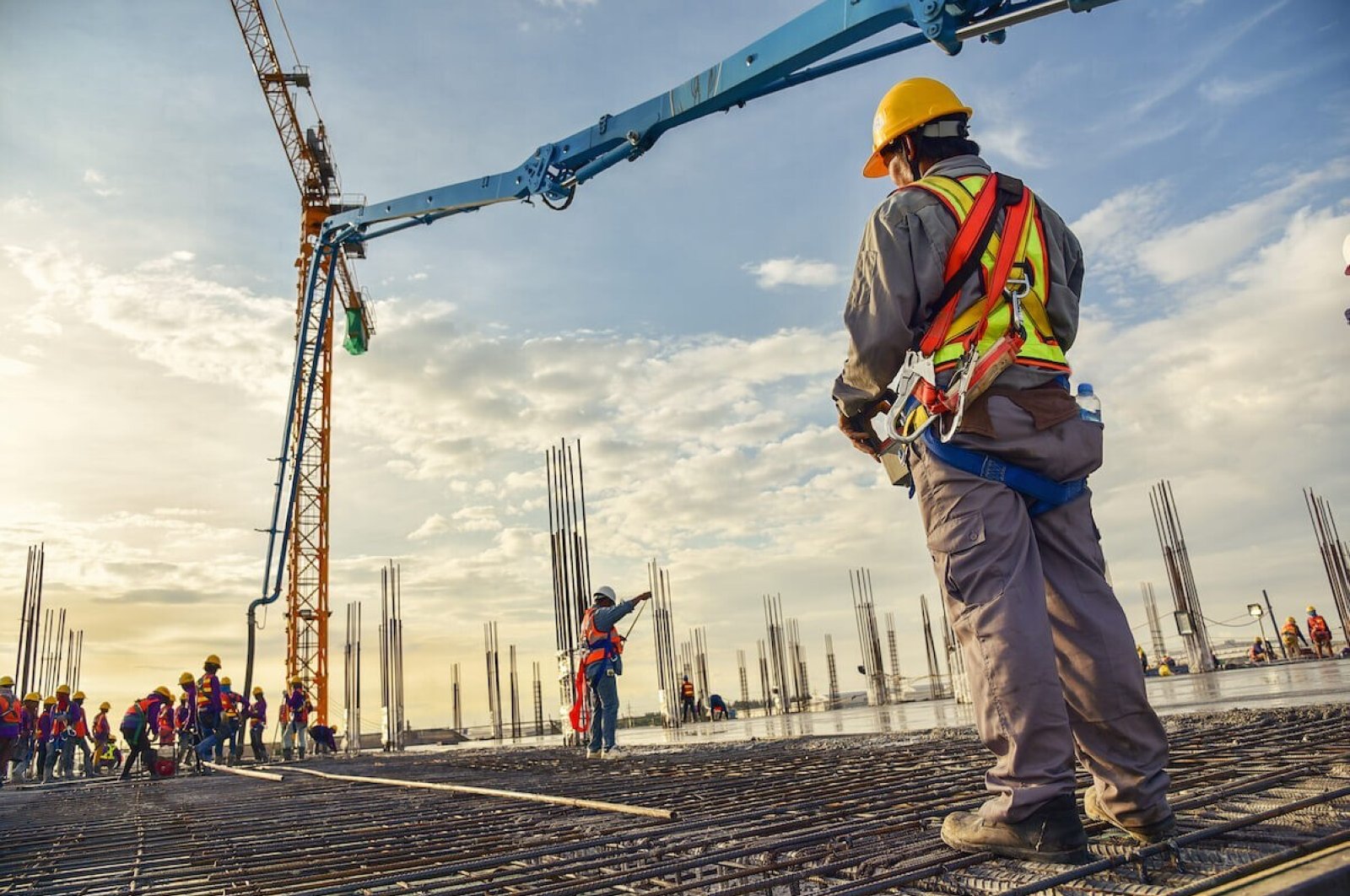 Read more about the article HOW DOES THE CONSTRUCTION INDUSTRY WORK?